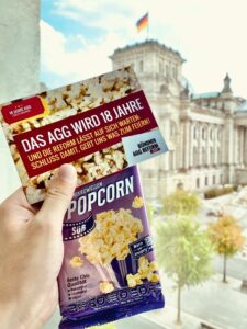 Bild mit Popcorn und Reichstag im Hintergrund